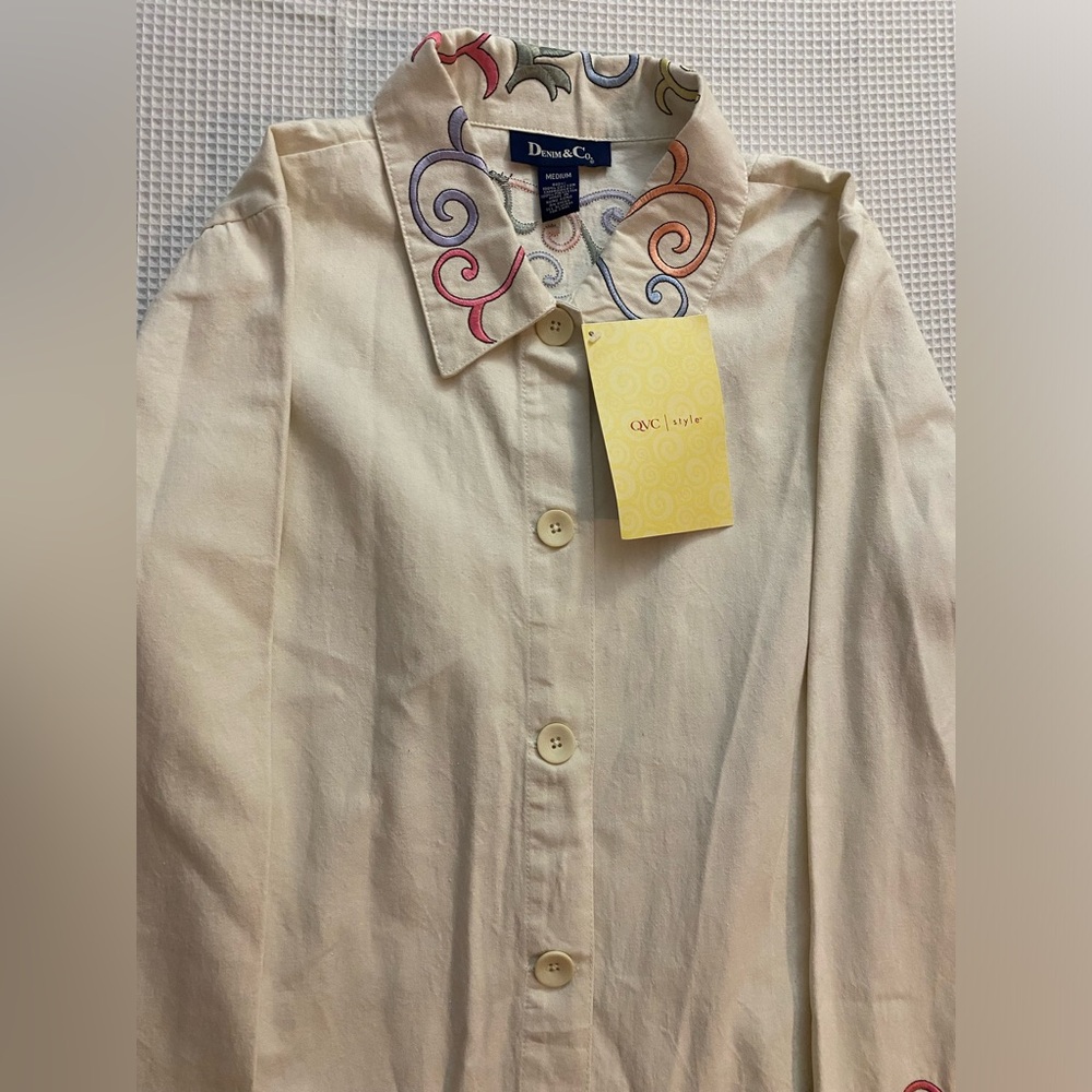 NWT Denim & Co Women’s Beige Painter Jacket Size Medium Pastel Floral Embroidery - Picture 2 of 11